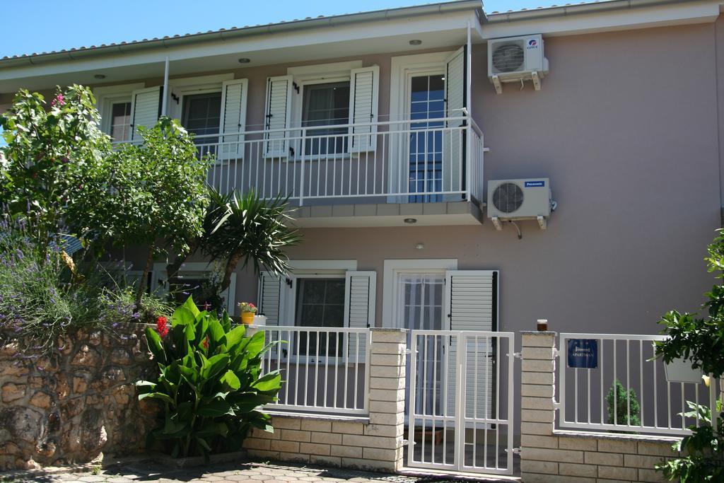 Apartments Soldo ปิเนซิตซี ภายนอก รูปภาพ
